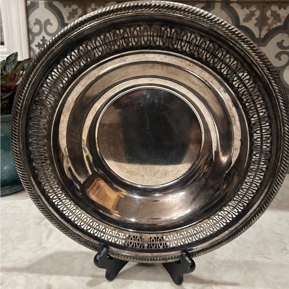 VINTAGE WM ROGERS Silverplate Serving Bowl - #835 Pierced Lattice- 12-1/4" EUC